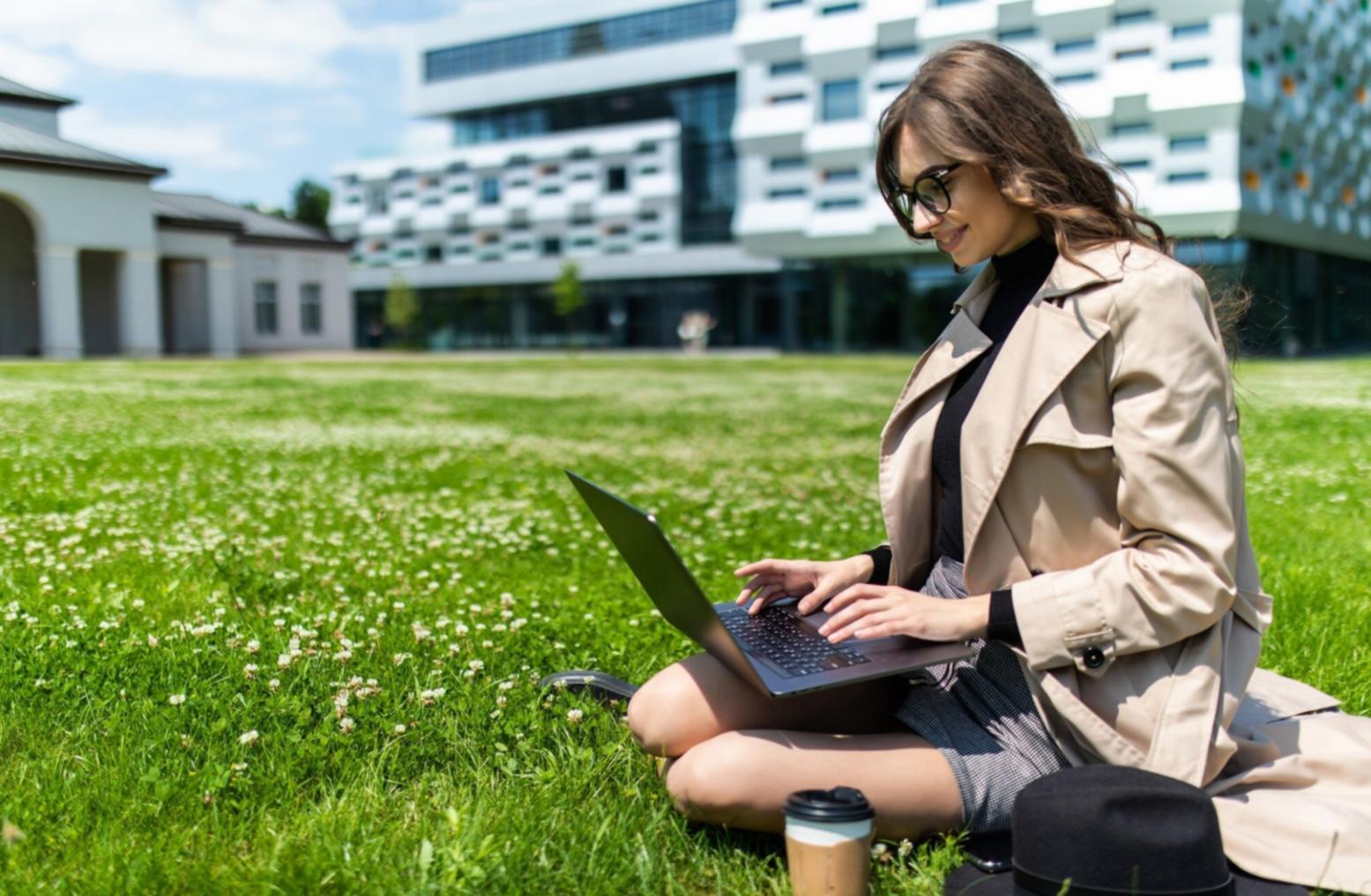 Анализ финансовых показателей и развитие платформы Democracx